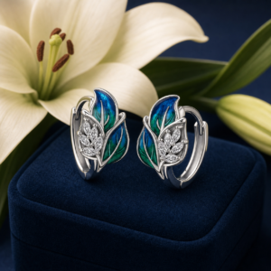 Créoles Lys Feuille en argent 925 avec émail bleu-vert sur écrin bleu nuit